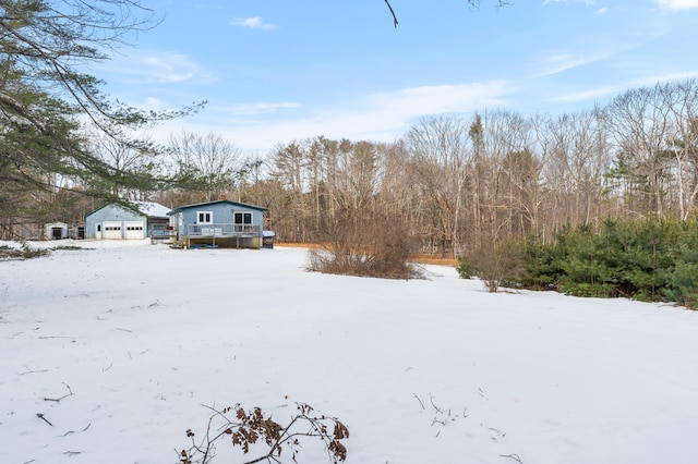 view of yard layered in snow