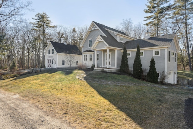 view of front facade featuring a front lawn