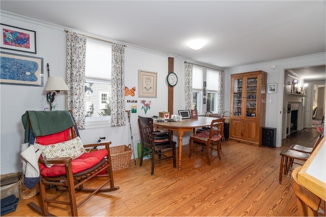 dining area featuring light hardwood / wood-style flooring and crown molding