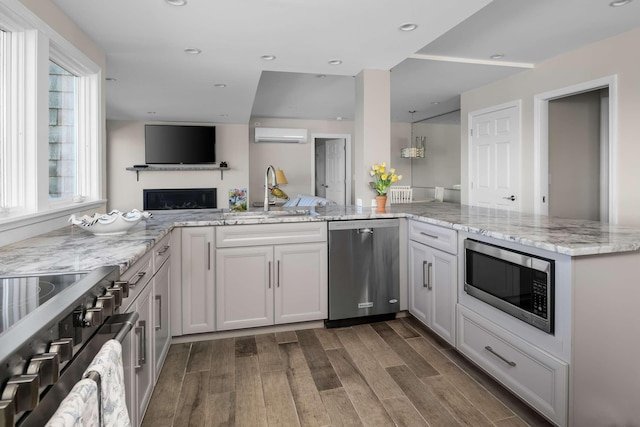 kitchen featuring white cabinets, stainless steel appliances, and kitchen peninsula