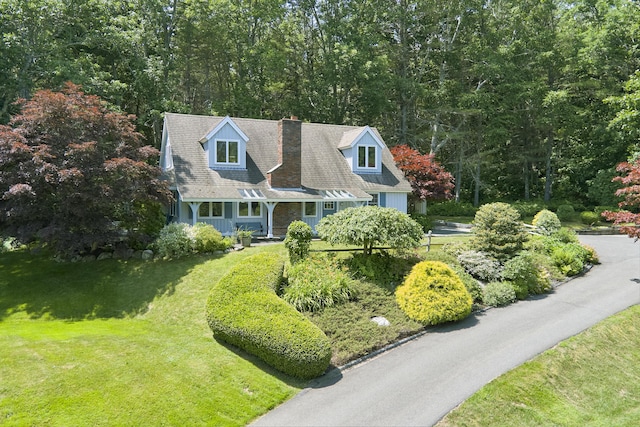 view of front of home featuring covered porch and a front lawn