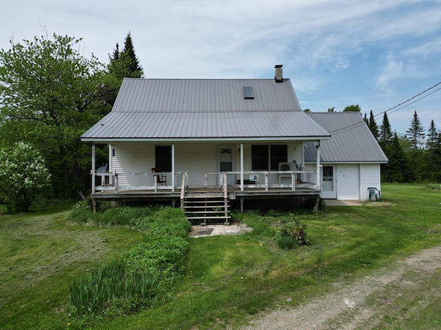 view of front of house featuring covered porch and a front lawn