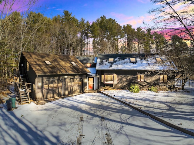 view of front facade with a garage