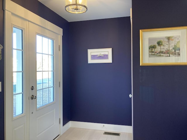 entryway featuring a notable chandelier