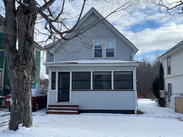 view of front of property