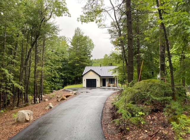 ranch-style home featuring a garage