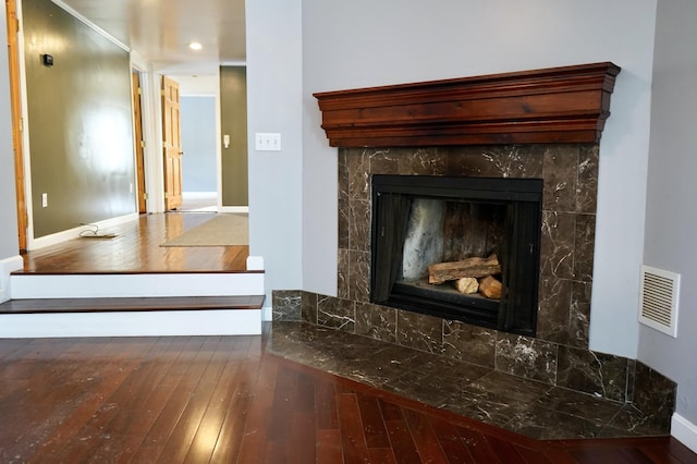 room details featuring a fireplace and hardwood / wood-style flooring