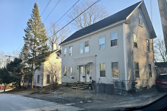 view of front of property