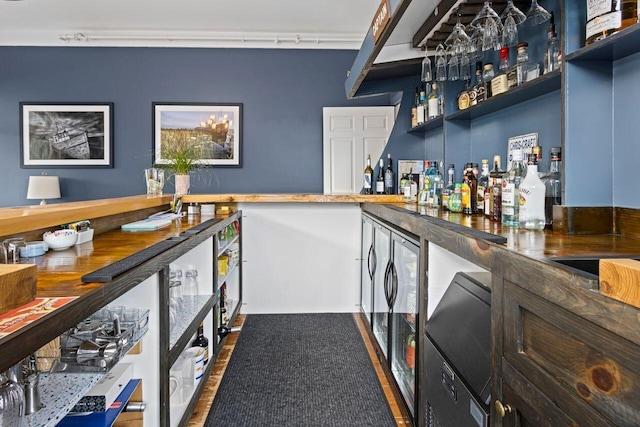 bar featuring ornamental molding