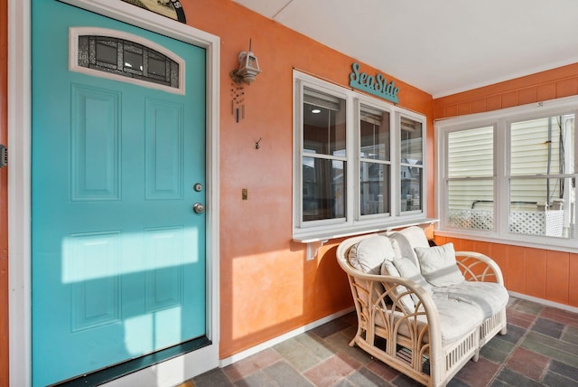 property entrance featuring a porch