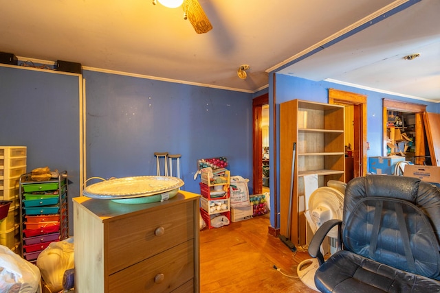 rec room featuring ceiling fan, crown molding, and light hardwood / wood-style floors