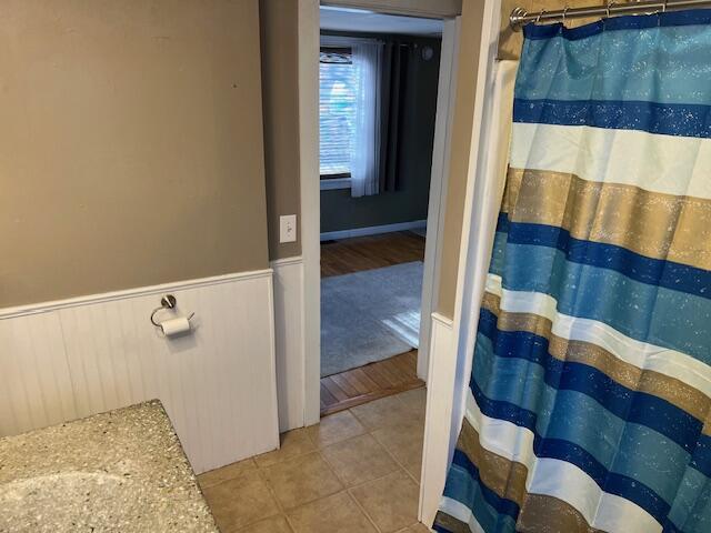 bathroom with curtained shower