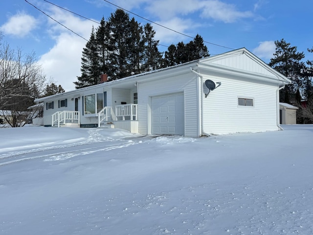 view of front of home featuring a porch and a garage