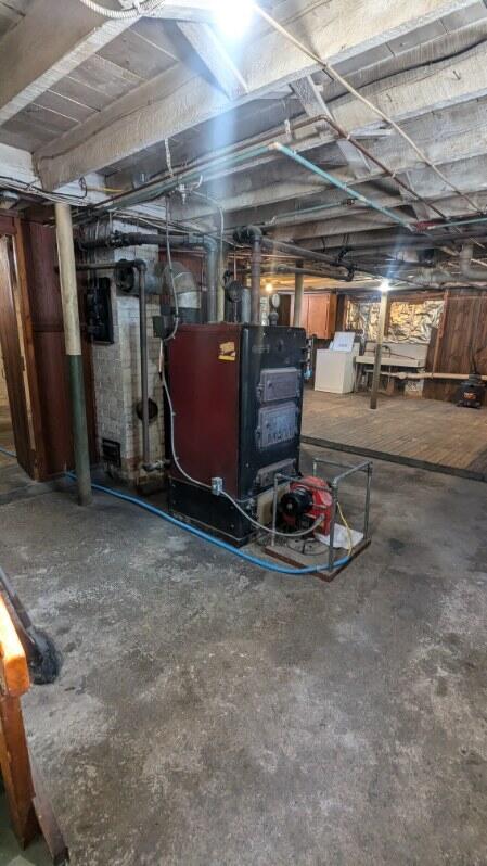 basement with washer / clothes dryer