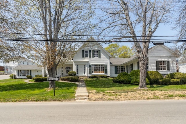 view of front of house featuring a front yard