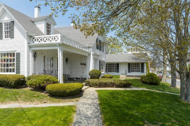 view of front of home with a front lawn