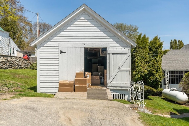 view of outbuilding featuring a lawn