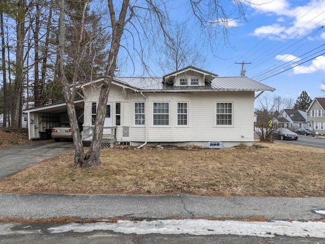 view of front of home with a carport