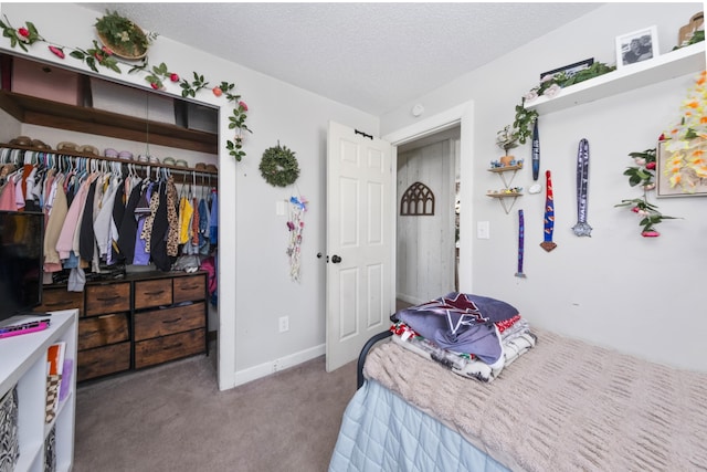 bedroom with a textured ceiling, a closet, carpet, and baseboards