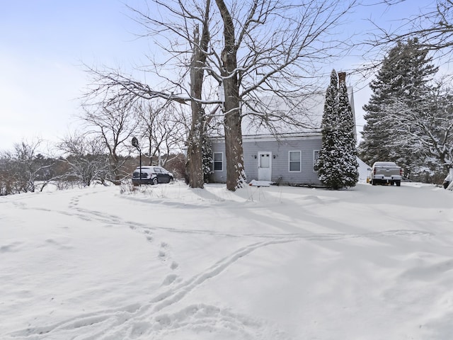 view of yard layered in snow