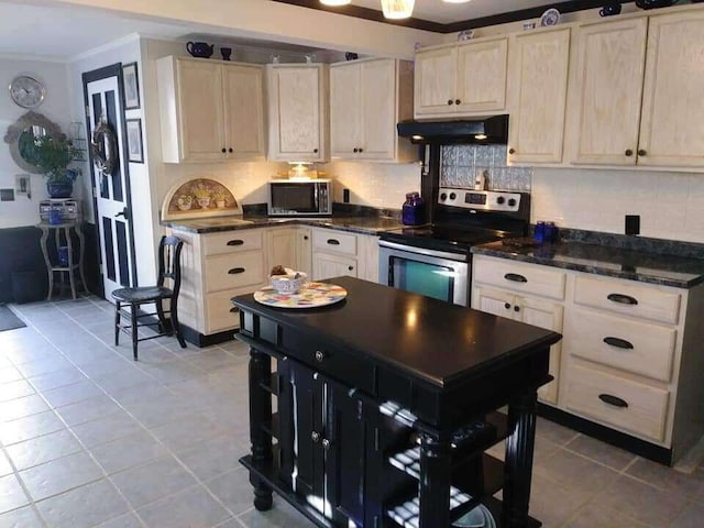 kitchen featuring light tile patterned floors, stainless steel electric range, crown molding, under cabinet range hood, and decorative backsplash