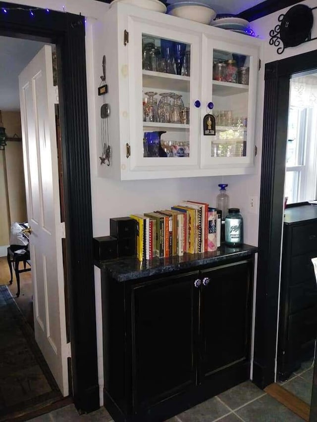 bar featuring a dry bar