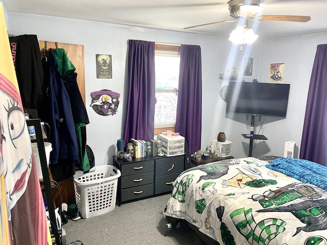 bedroom featuring carpet floors and ceiling fan