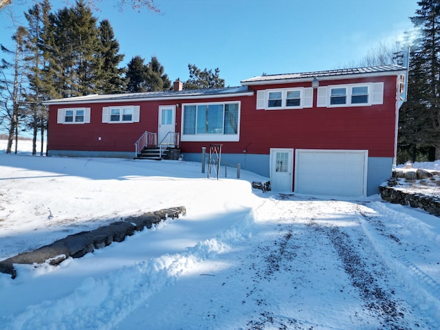 view of front facade featuring a garage