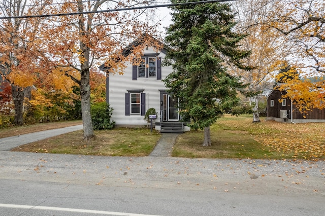 view of front of property with a front lawn