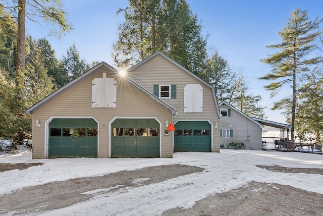 view of front property featuring a garage