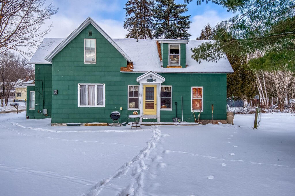 13 Center St, Rangeley, ME 04970 - view of front facade