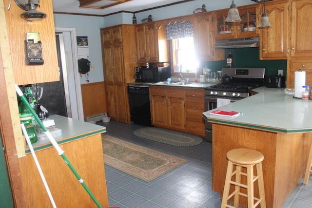 kitchen featuring black dishwasher, sink, a kitchen breakfast bar, kitchen peninsula, and gas range