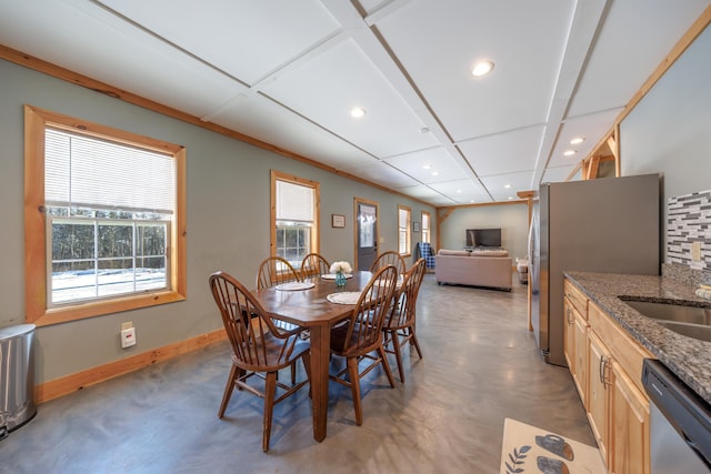 dining room featuring sink and concrete floors