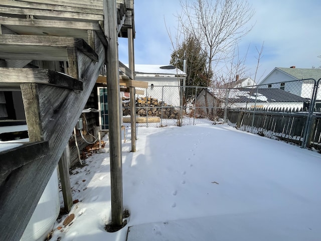 view of yard layered in snow