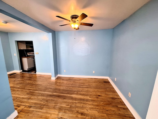 unfurnished room featuring wood-type flooring and ceiling fan