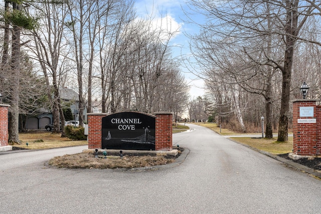 community sign with driveway