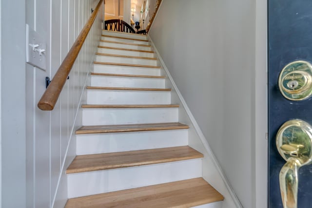 54 Webhannet Dr, Wells, ME 04090 - view of stairs