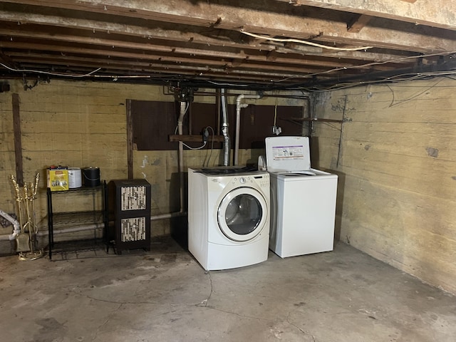 basement with washing machine and dryer