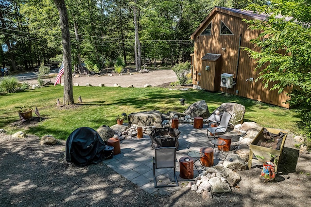 view of yard featuring a patio