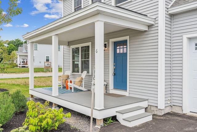 entrance to property featuring a porch