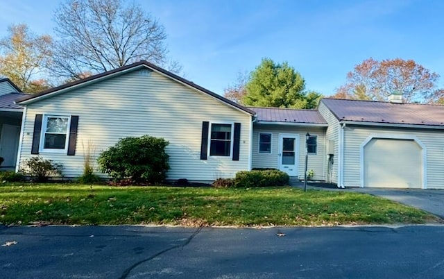 view of front facade featuring a garage and a front lawn