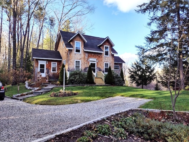 view of front of house featuring a front lawn