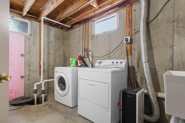 laundry room with sink and washing machine and dryer