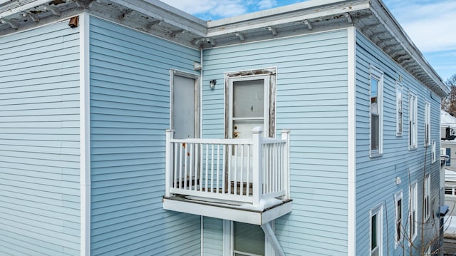 view of side of property featuring a balcony