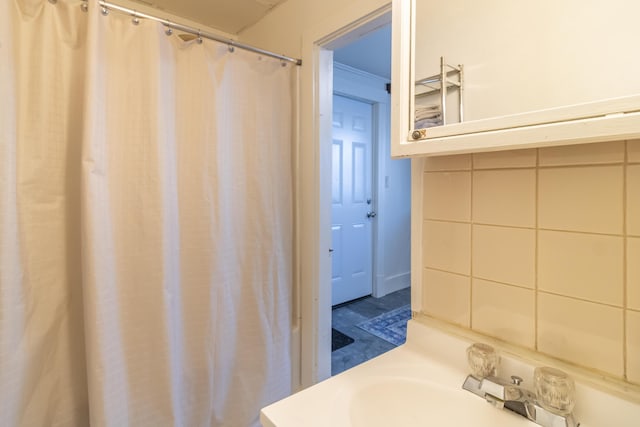 bathroom featuring sink