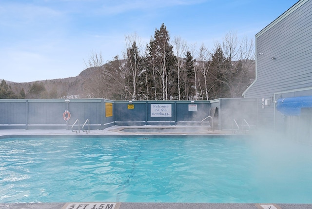 view of swimming pool