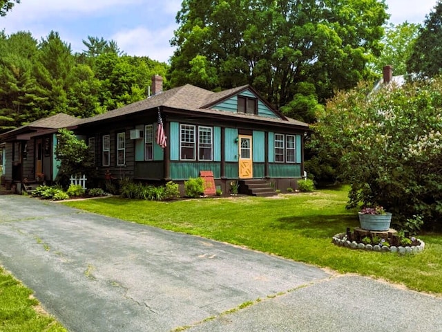 view of front of house with a front lawn