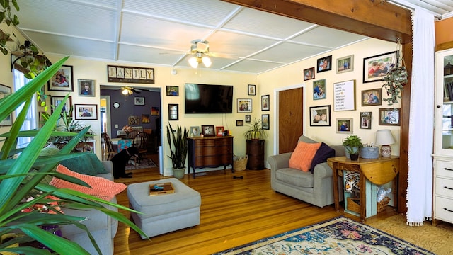 living room featuring ceiling fan