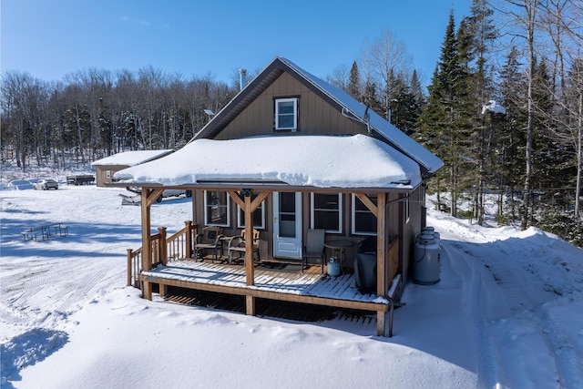 view of front of property featuring a deck