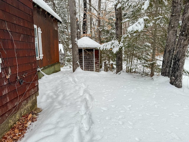 view of yard layered in snow